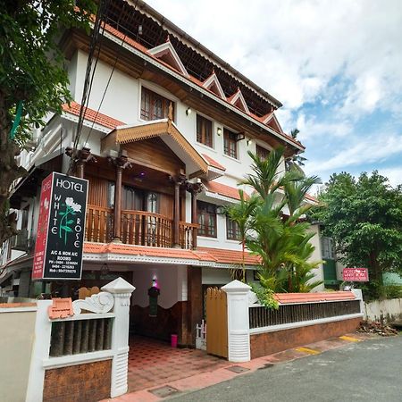 Hotel White Rose Kochi Екстер'єр фото