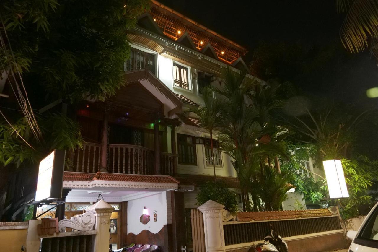 Hotel White Rose Kochi Екстер'єр фото
