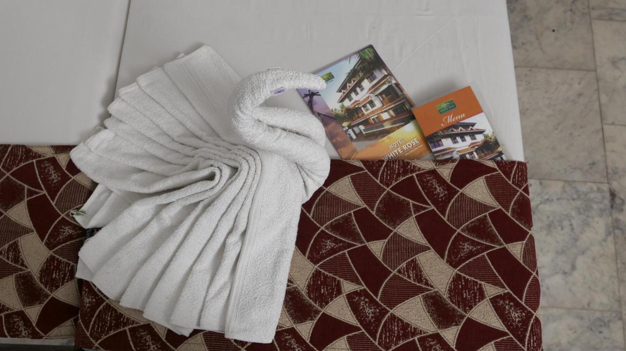Hotel White Rose Kochi Екстер'єр фото