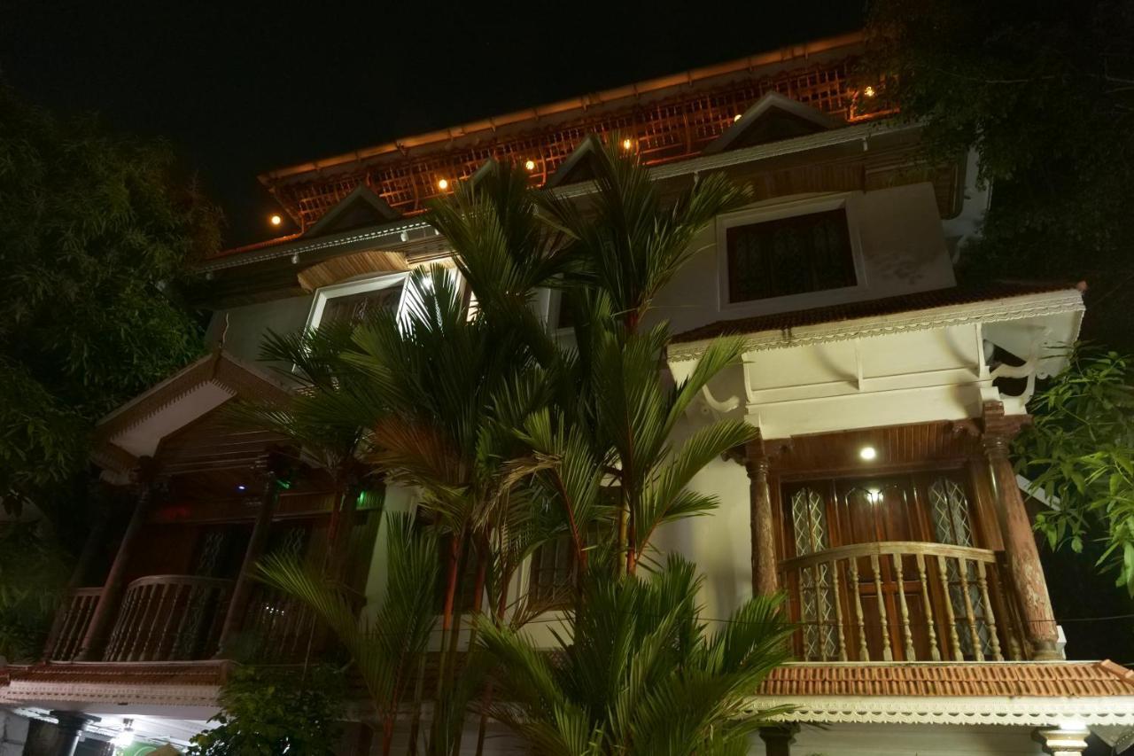 Hotel White Rose Kochi Екстер'єр фото