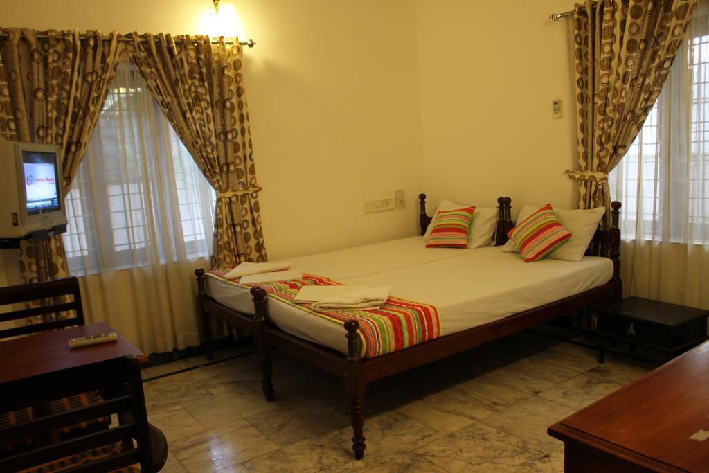 Hotel White Rose Kochi Екстер'єр фото