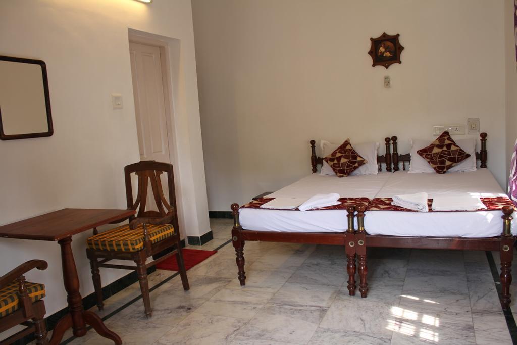 Hotel White Rose Kochi Екстер'єр фото