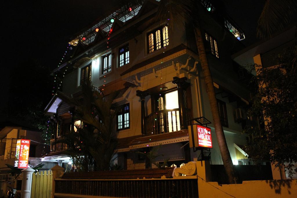 Hotel White Rose Kochi Екстер'єр фото