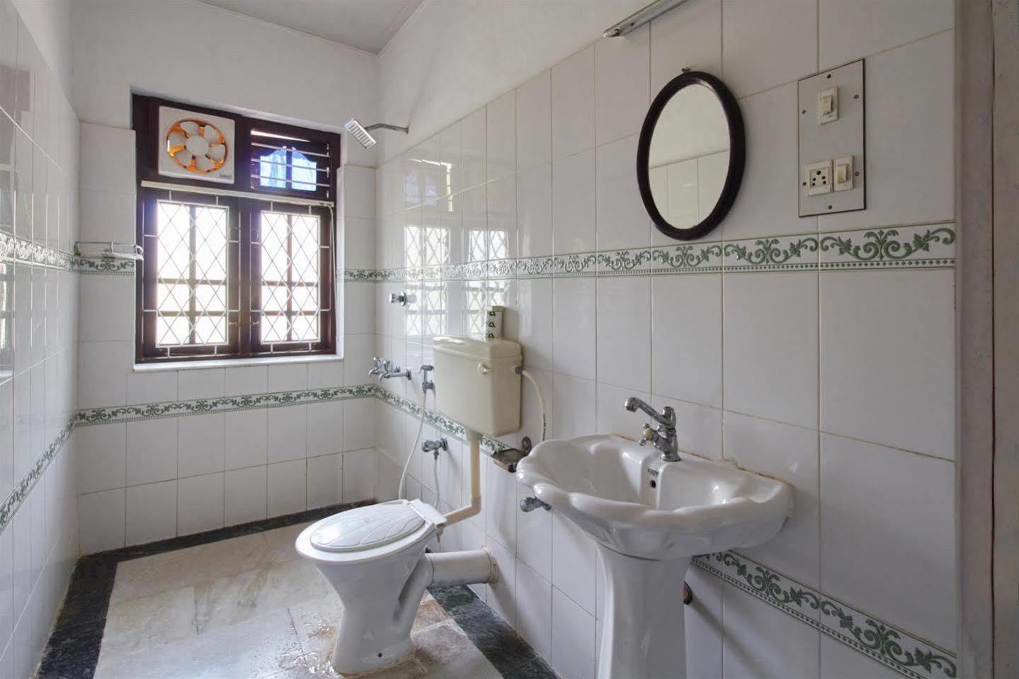 Hotel White Rose Kochi Екстер'єр фото